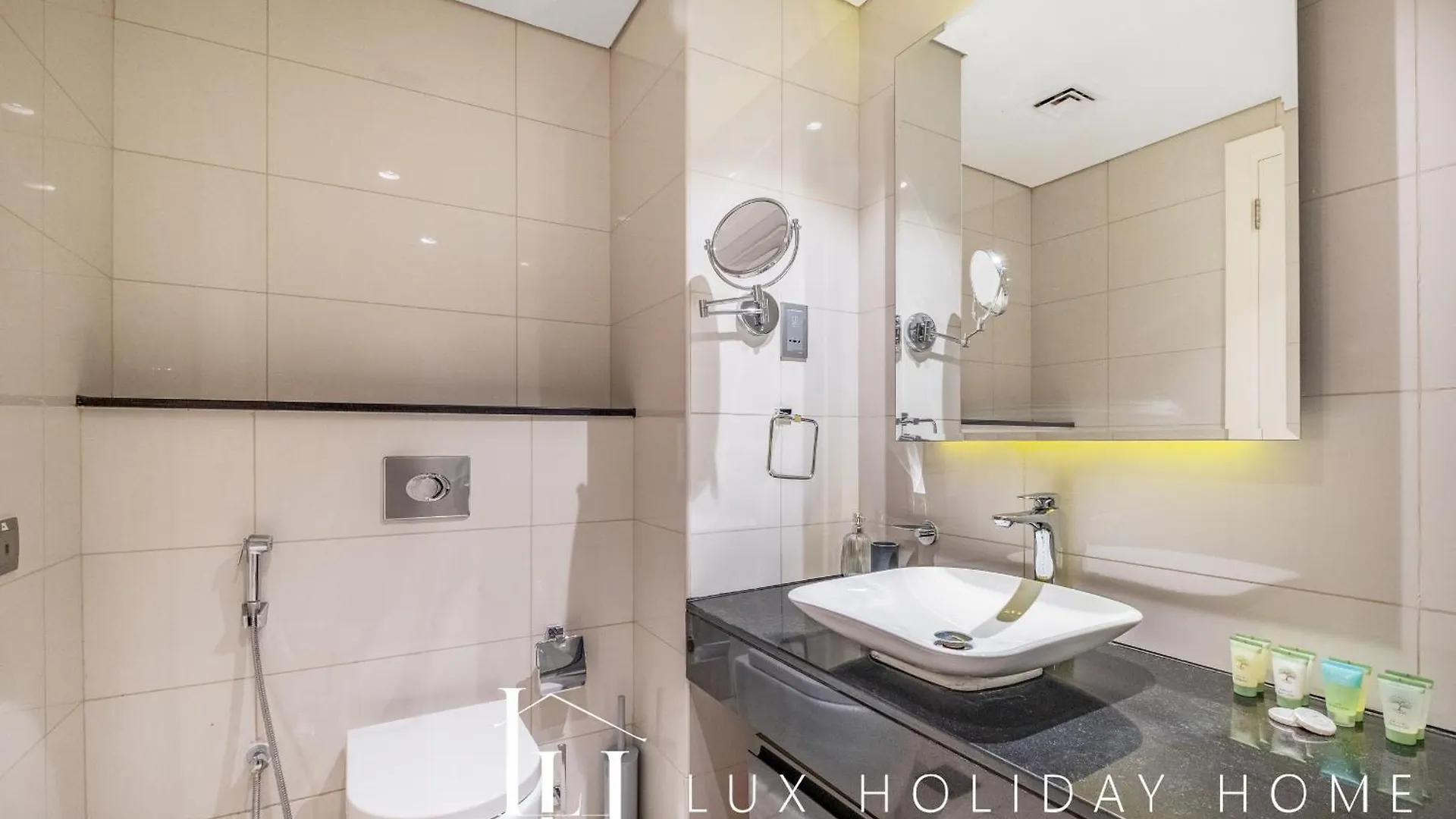 Lux The Majestine Burj Khalifa View Studio دبي
