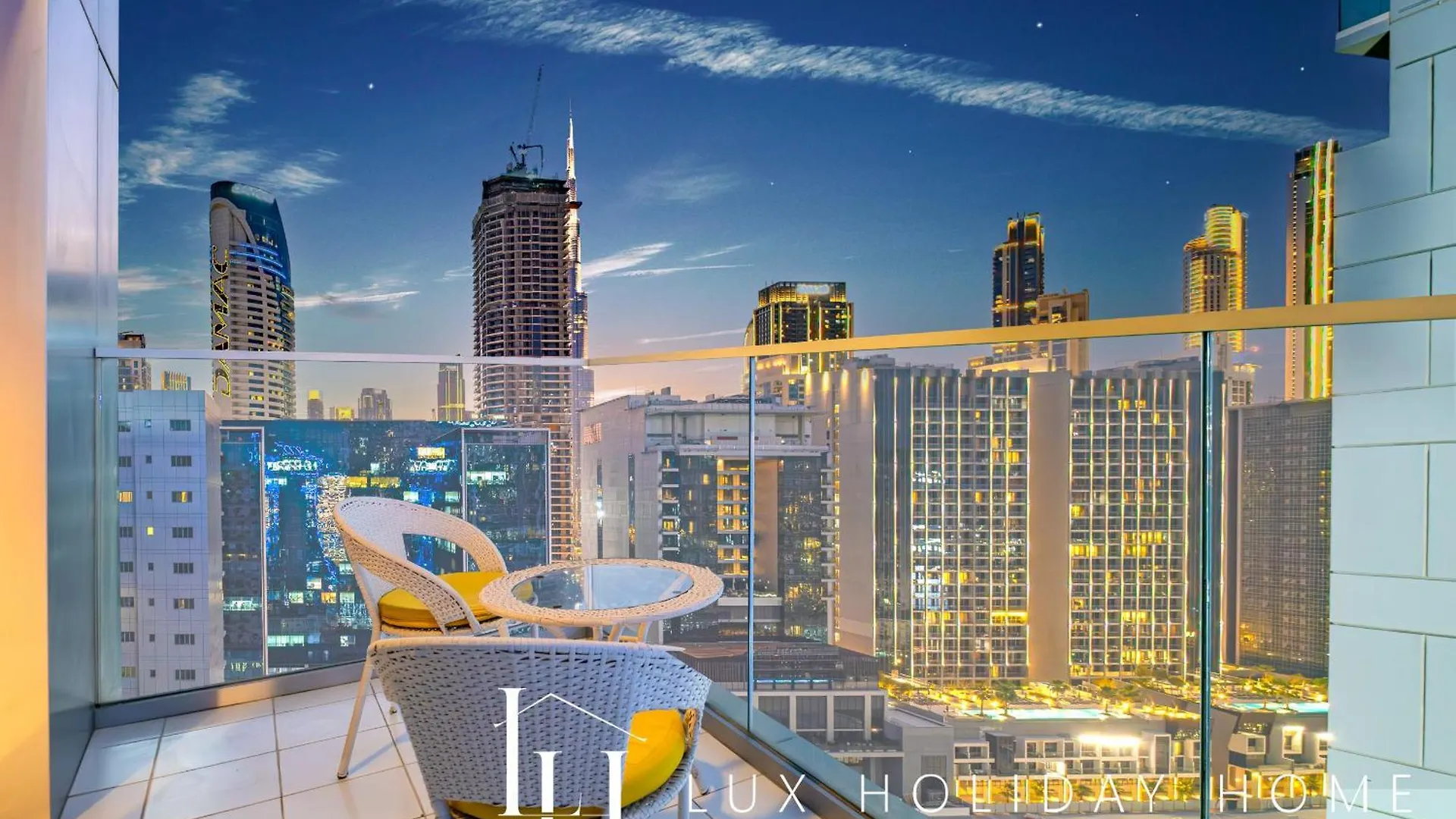 Lux The Majestine Burj Khalifa View Studio دبي